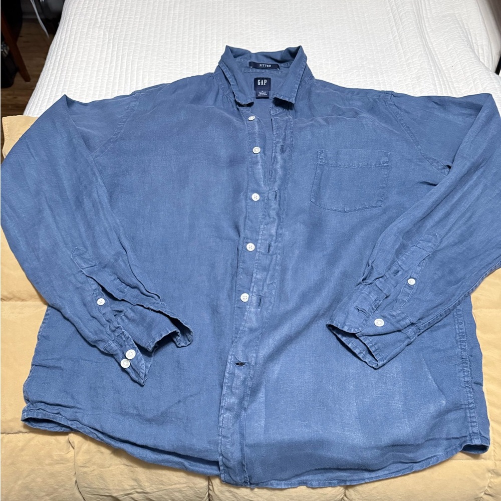 GAP Blue Fitted Shirt. Linen and cotton men’s medium